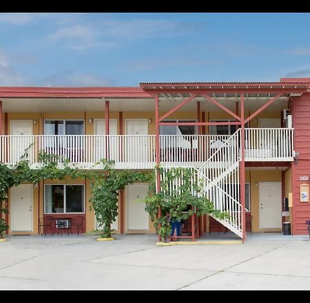 Maple Leaf Motel Inn Towne Osoyoos Dış mekan fotoğraf